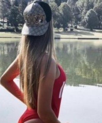 Я креативная и нежная девушка со страстью к приключениям. Комфорт и доверие - мои основные принципы. Живу в Москве, где тебя ждут мои чувственные объятия. Могу предложить эксклюзивные услуги, которые бескомпромиссно соответствуют твоим желаниям. В моем арсенале есть множество возможностей для достижения наслаждения. Фото – настоящие, и отзывы – положительные. Открой для себя новые ощущения рядом со мной. Can't wait to meet you! 🌹 Ларисочка